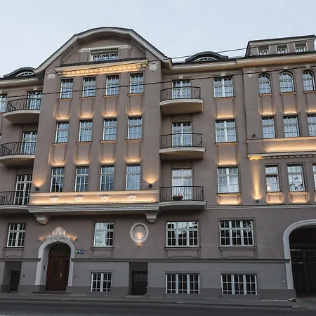 Lux - Skolas Lejlighedshotel 4*