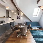 Lux - Skolas